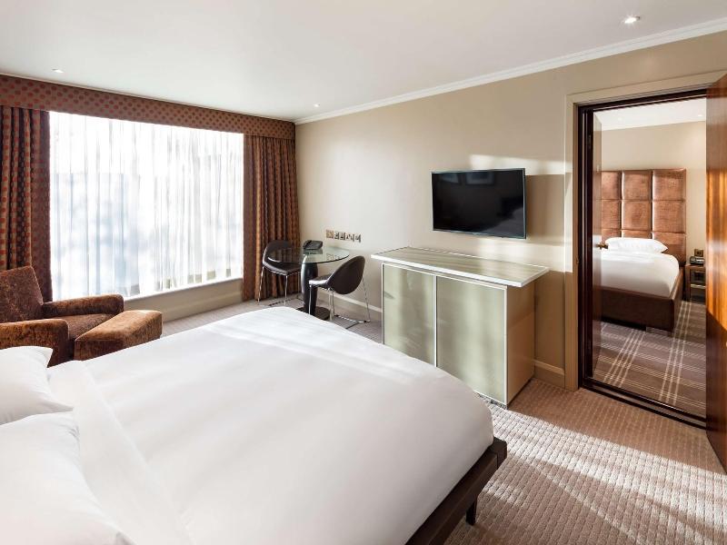 Radisson Blu Hotel & Conference Centre, London LHR image