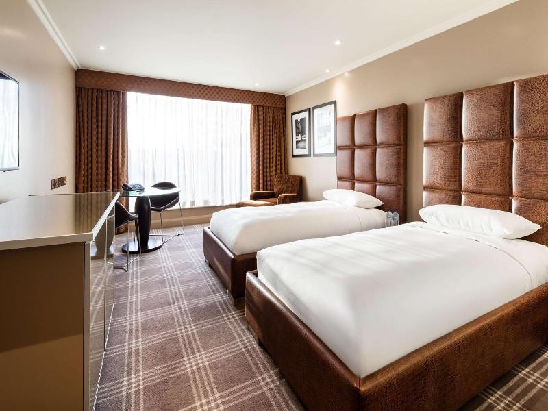 Radisson Blu Hotel & Conference Centre, London LHR image