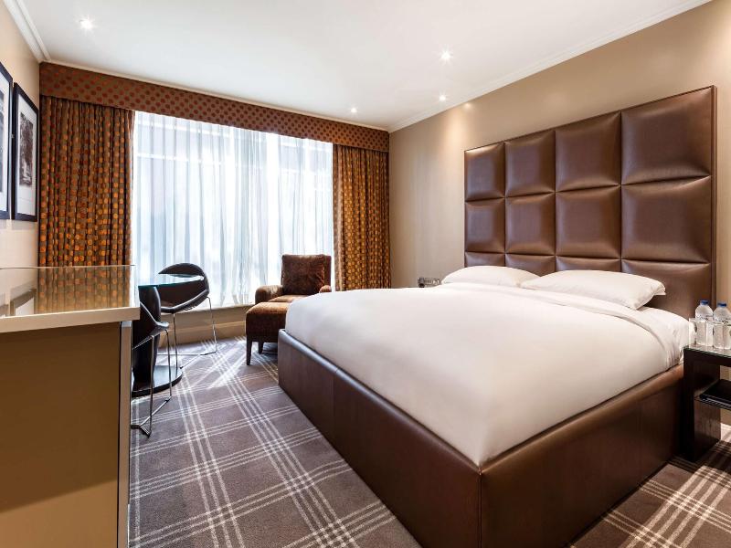 Radisson Blu Hotel & Conference Centre, London LHR image