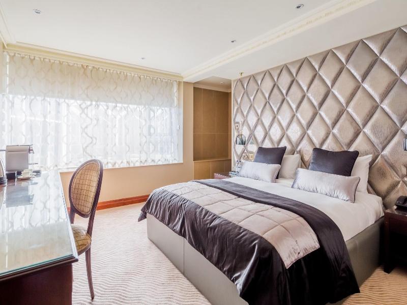 Radisson Blu Hotel & Conference Centre, London LHR image