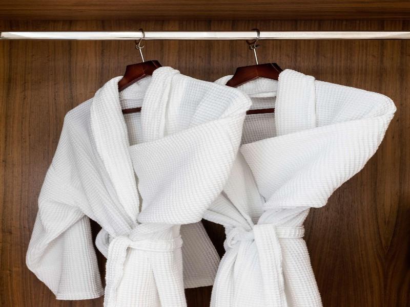 Radisson Blu Hotel & Conference Centre, London LHR image