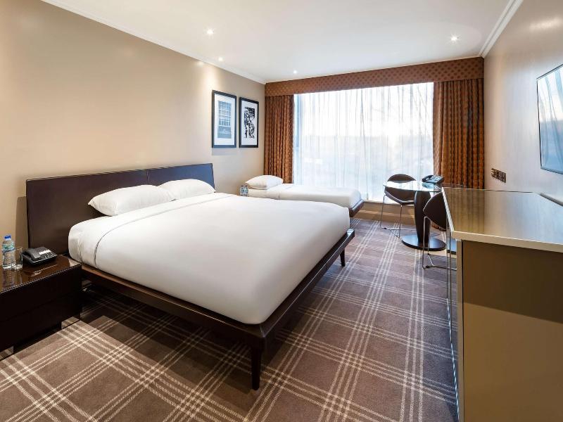 Radisson Blu Hotel & Conference Centre, London LHR image