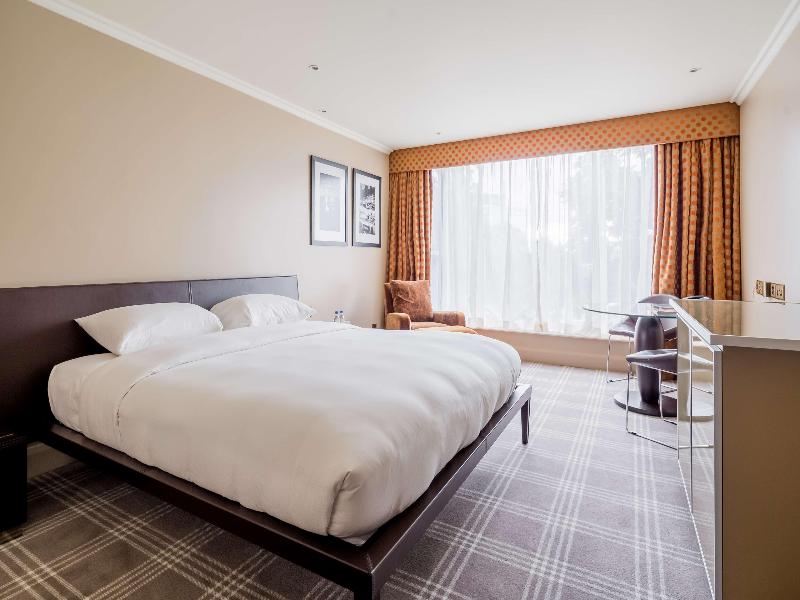 Radisson Blu Hotel & Conference Centre, London LHR image