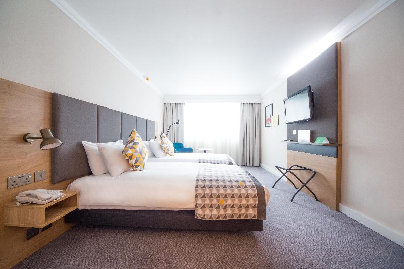 Holiday Inn London - Gatwick Airport image
