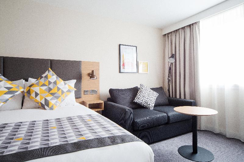 Holiday Inn London - Gatwick Airport image