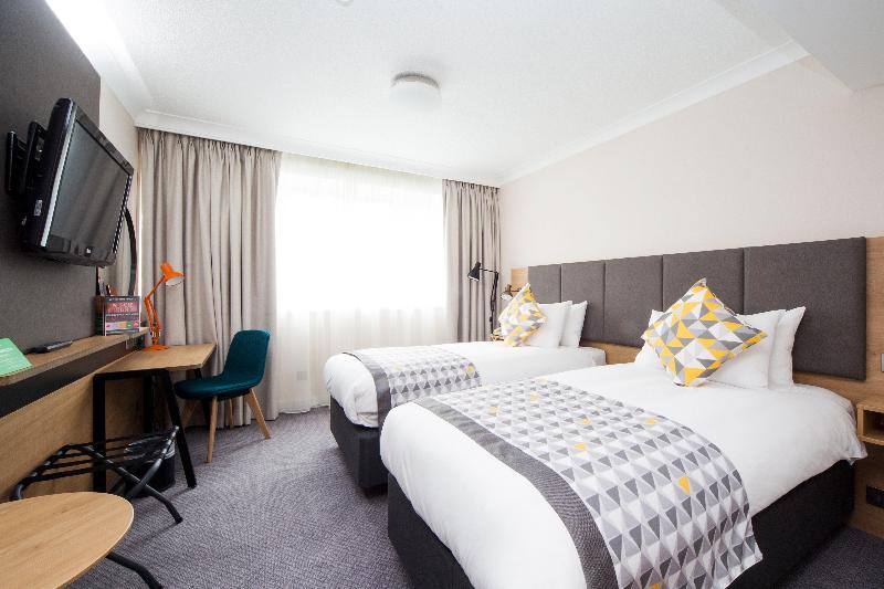 Holiday Inn London - Gatwick Airport image