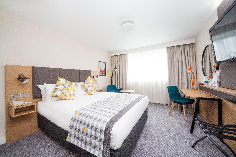 Holiday Inn London - Gatwick Airport image