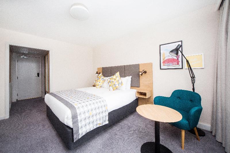 Holiday Inn London - Gatwick Airport image
