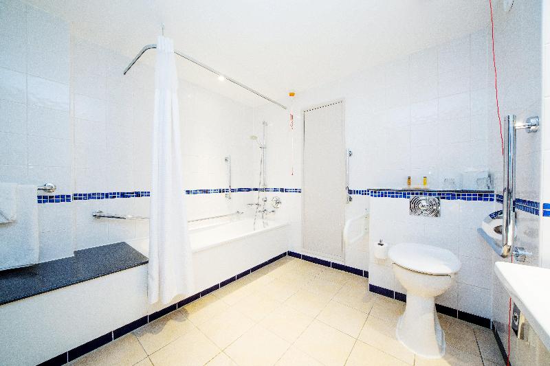 Holiday Inn London - Gatwick Airport image