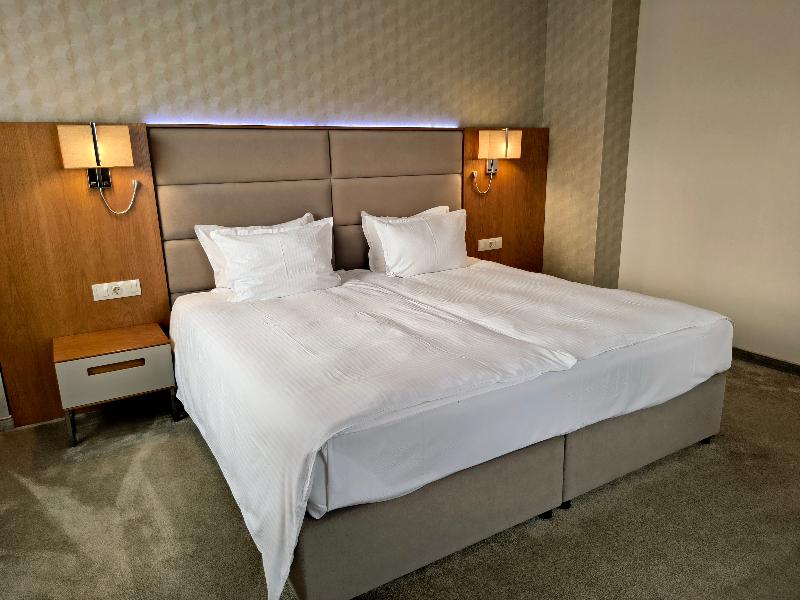 Golden Tulip Varna image