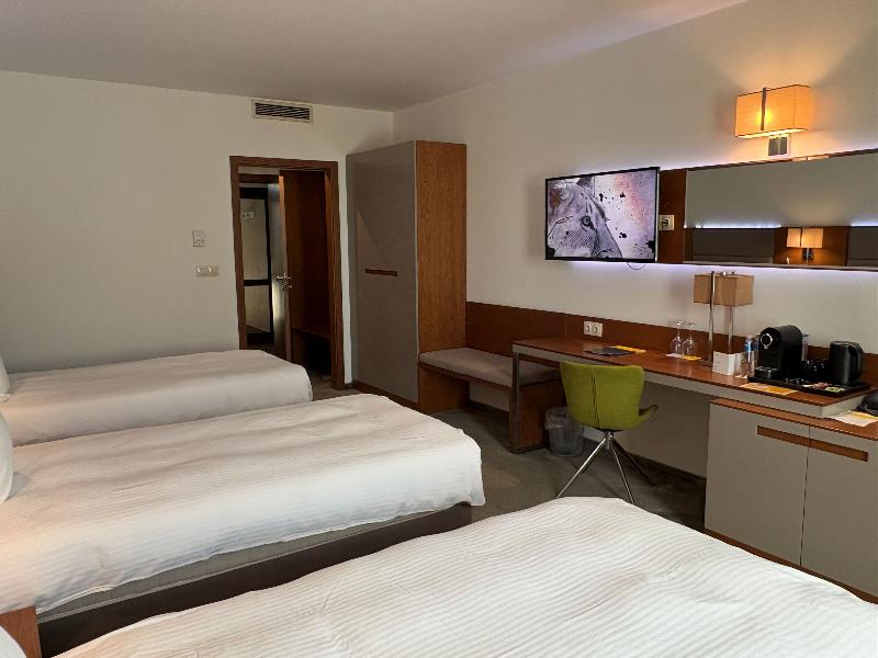 Golden Tulip Varna Hotel image