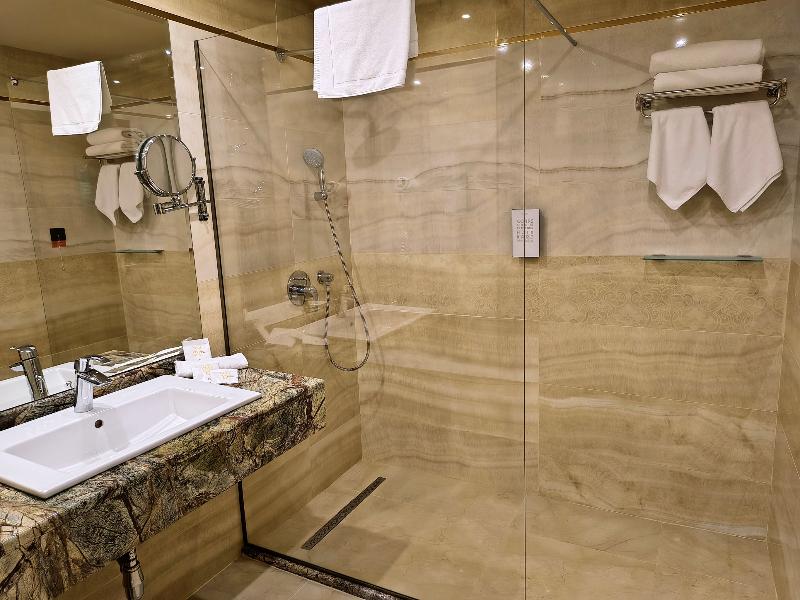 Golden Tulip Varna Hotel image