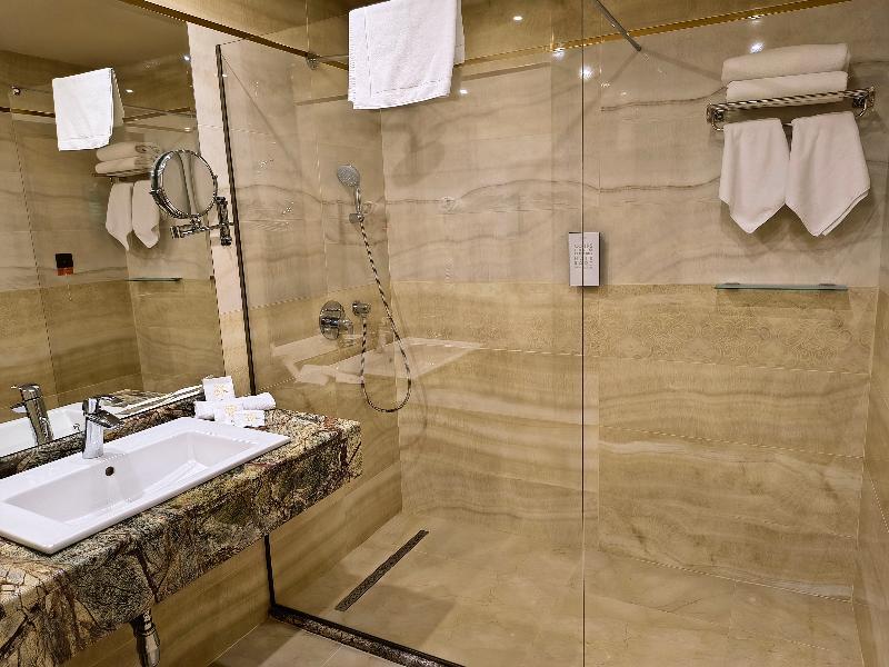Golden Tulip Varna Hotel image