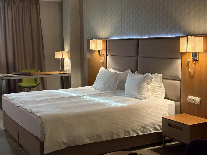 Golden Tulip Varna Hotel image