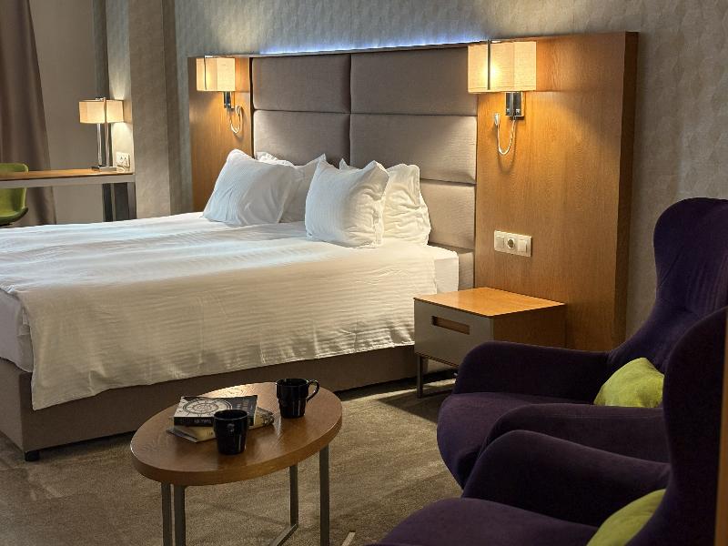 Golden Tulip Varna Hotel image