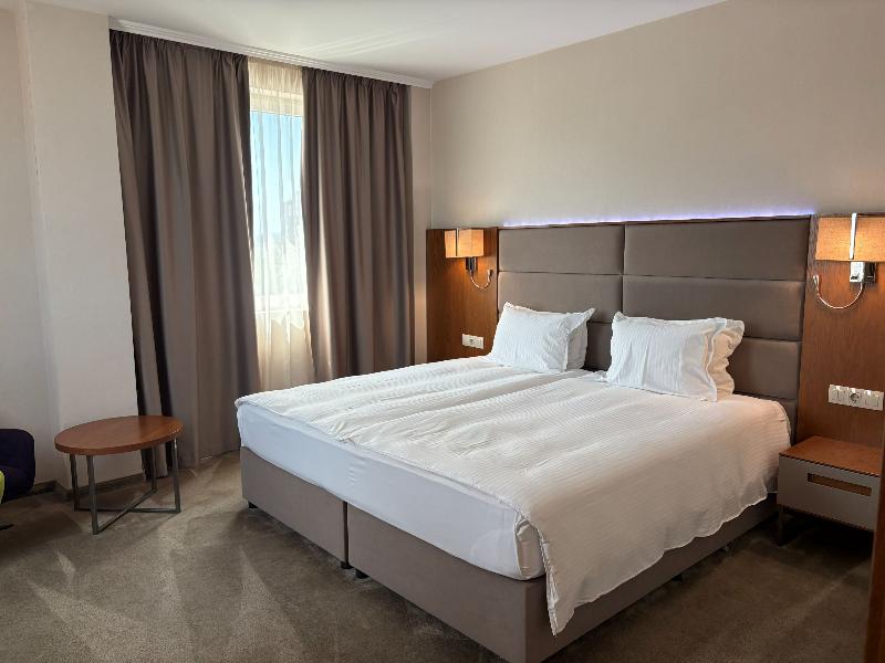 Golden Tulip Varna Hotel image