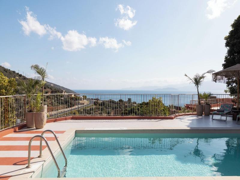 Pleiades Luxurious Villas