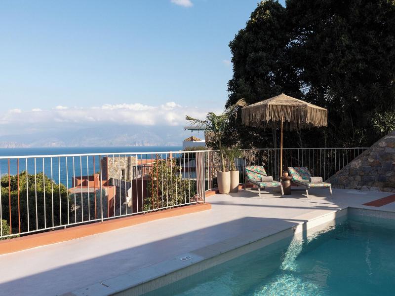 Pleiades Luxurious Villas