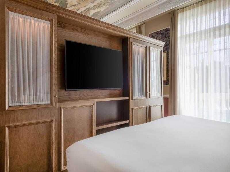 AC Hotel Palacio del Retiro Autograph Collection image
