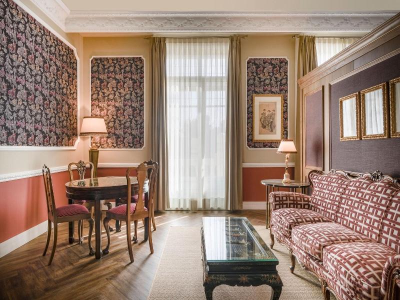 AC Hotel Palacio del Retiro Autograph Collection image