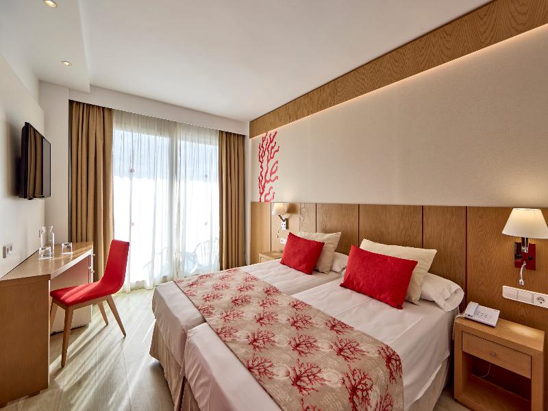 Universal Hotel Perla  image