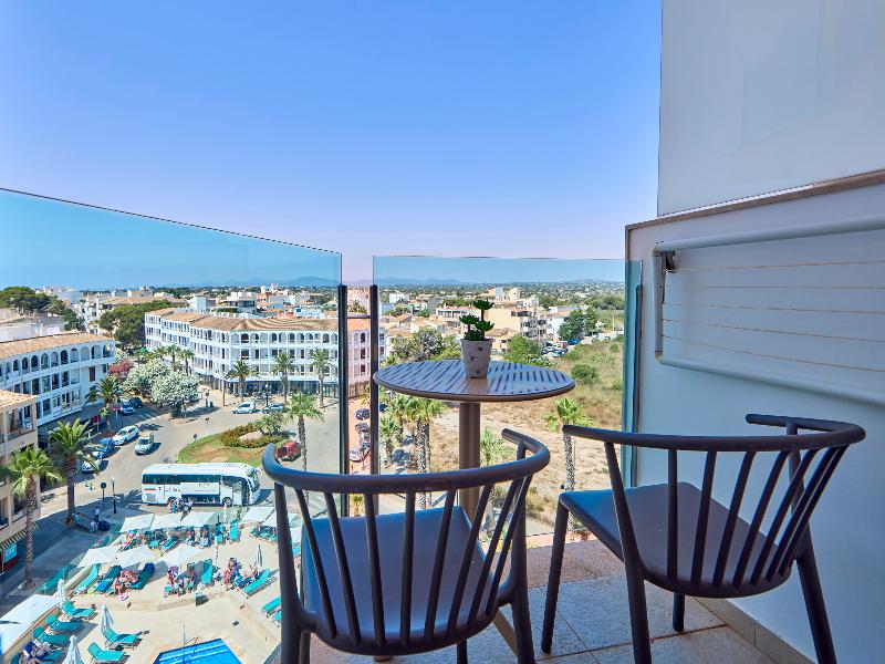 Universal Hotel Perla  image