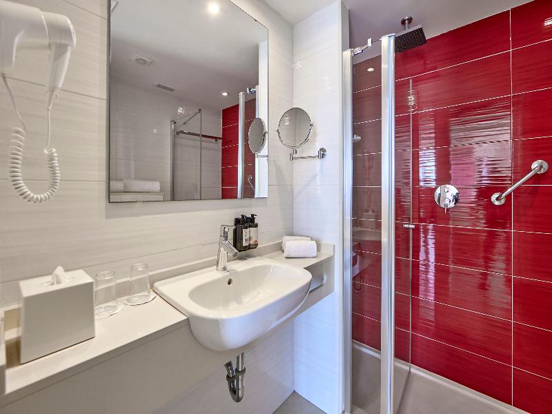 Universal Hotel Perla  image