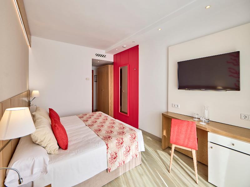 Universal Hotel Perla  image