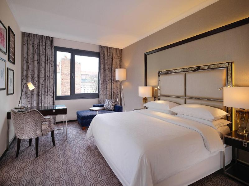 Sheraton Grand Krakow image