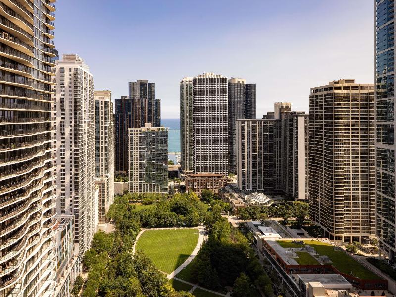 Fairmont Chicago at Millennium Park image