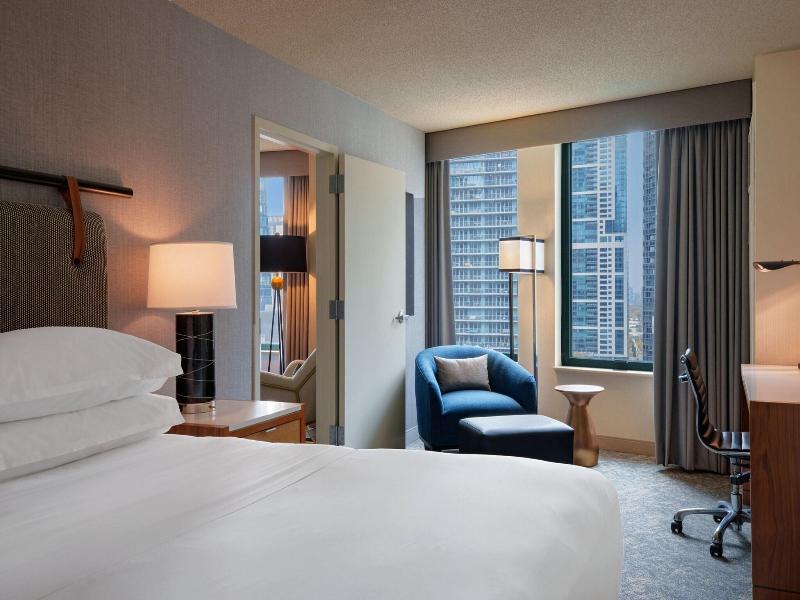 Sheraton Grand Chicago image