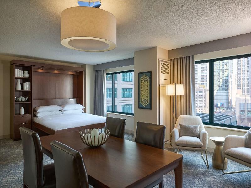 Sheraton Grand Chicago image