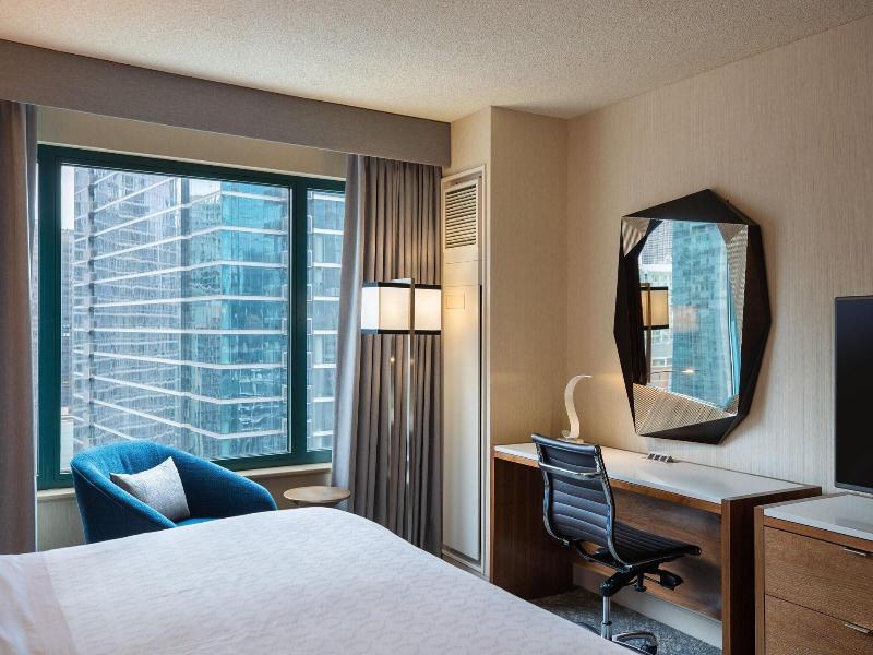 Sheraton Grand Chicago image