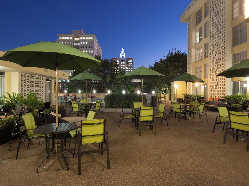 Courtyard Miami Coral Gables image