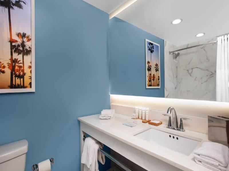 Radisson Hotel Miami Beach image
