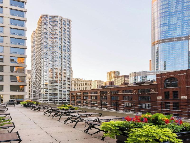 Courtyard Chicago Downtown/River North image