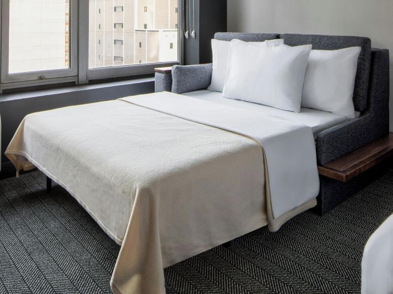 Courtyard Chicago Downtown/River North image