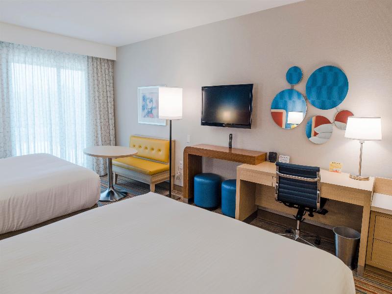 Howard Johnson by Wyndham Anaheim&Water Playground image