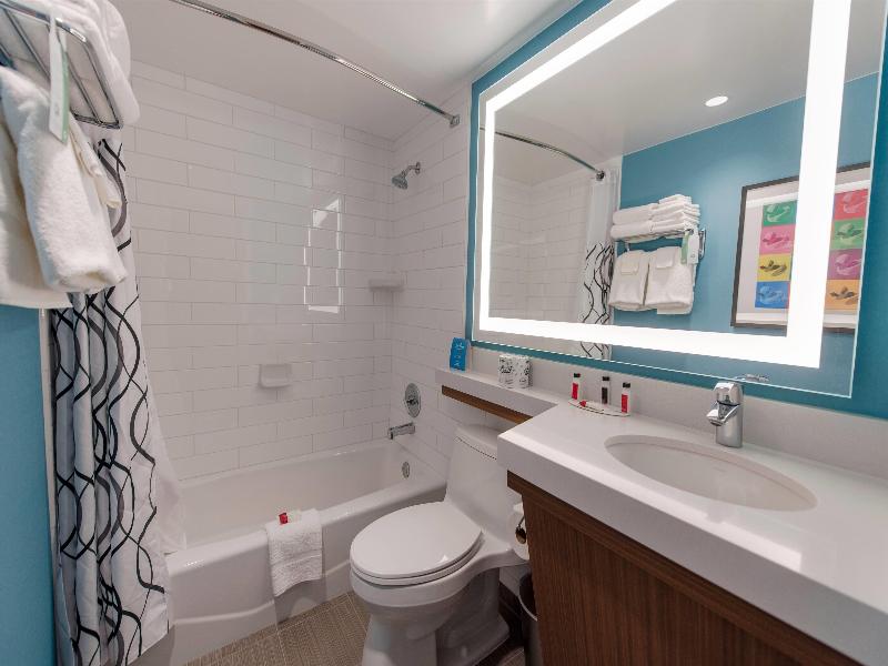 Howard Johnson by Wyndham Anaheim&Water Playground image