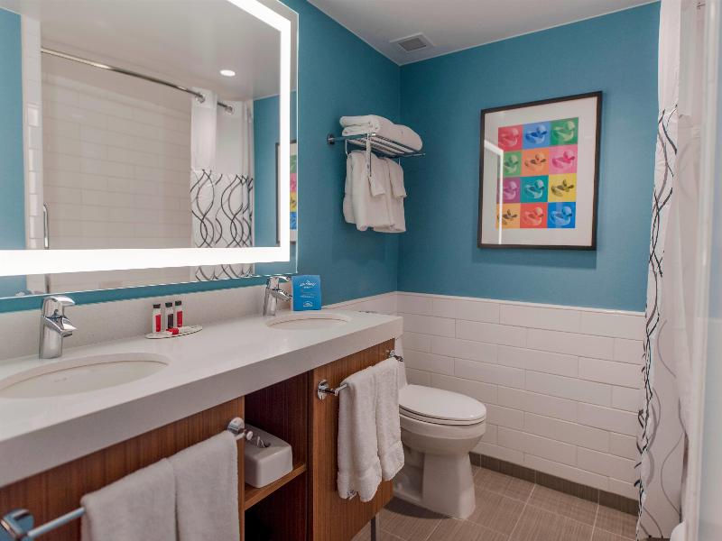 Howard Johnson by Wyndham Anaheim&Water Playground image