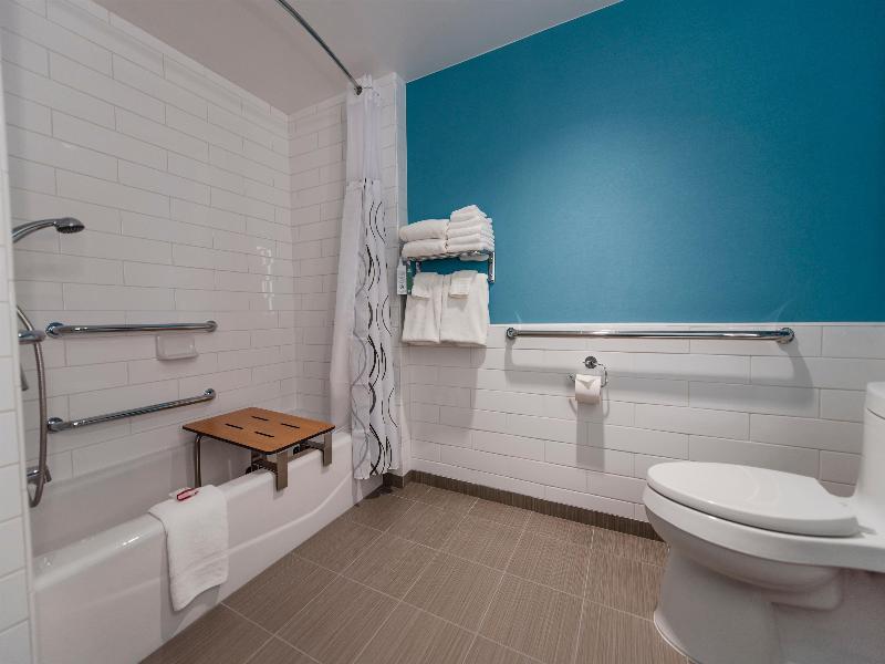 Howard Johnson by Wyndham Anaheim&Water Playground image
