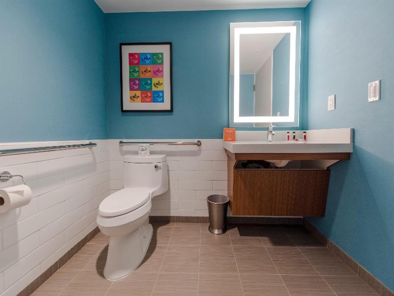 Howard Johnson by Wyndham Anaheim&Water Playground image