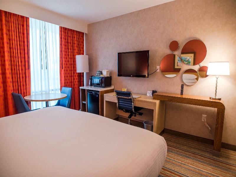 Howard Johnson by Wyndham Anaheim&Water Playground image