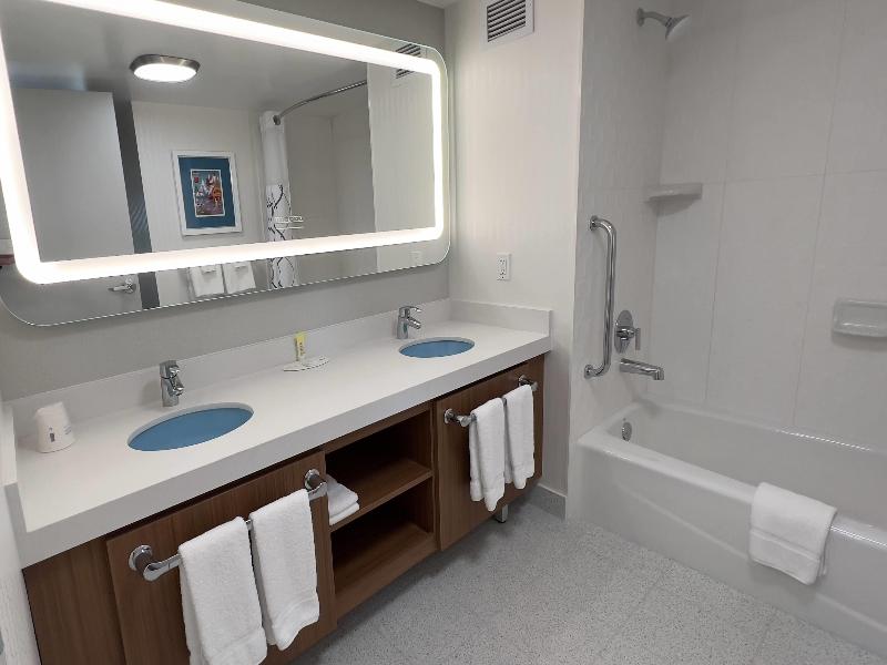 Howard Johnson by Wyndham Anaheim&Water Playground image