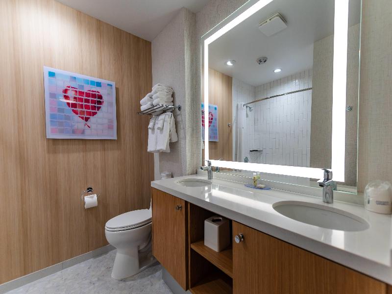 Howard Johnson by Wyndham Anaheim&Water Playground image