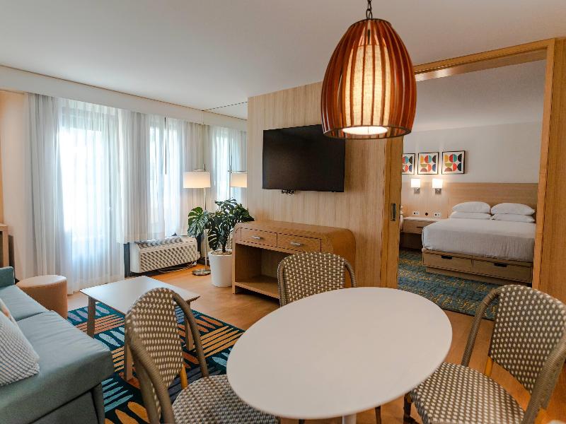 Howard Johnson by Wyndham Anaheim&Water Playground image