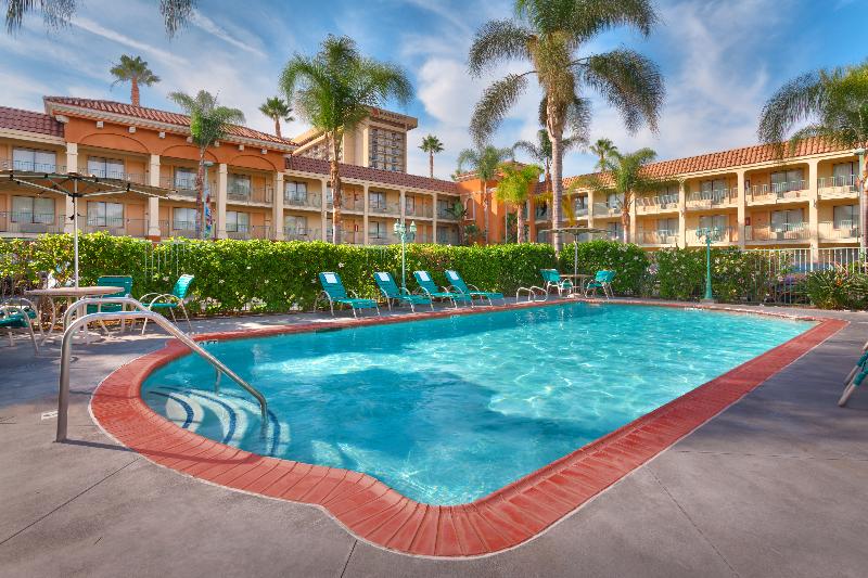 Cortona Inn & Suites Anaheim Resort