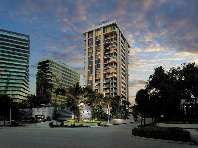 Courtyard Miami Coconut Grove image