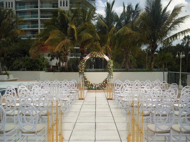 Courtyard Miami Coconut Grove image