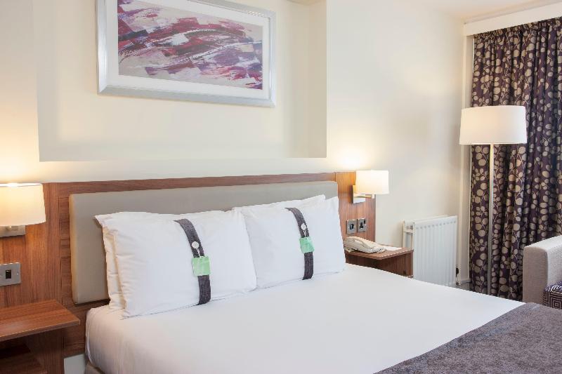 Holiday Inn Colchester image